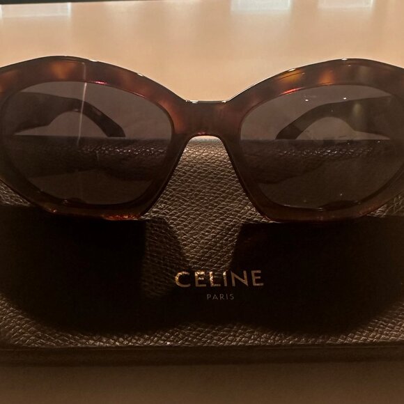 Celine Triomphe Sunglasses Tortoise CL40238U - Picture 6 of 10